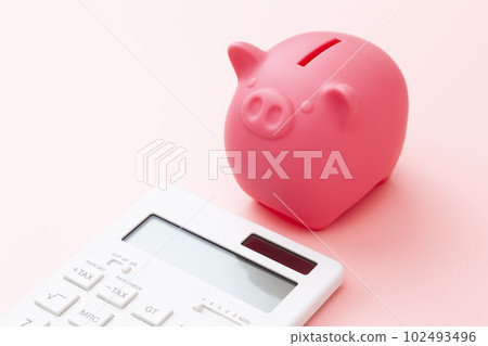 計算器和存錢罐 102493496