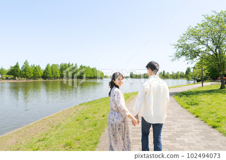 Back portrait of young man and woman Back portrait of young man and woman 102494073