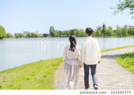 Photo of lovers walking hand in hand 102494375