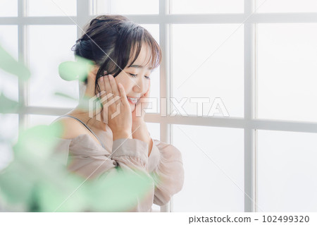 Profile of Asian woman closing her eyes for skin care, beauty and cosmetics image 102499320