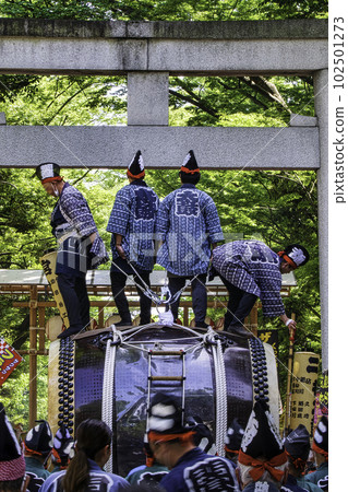 東京都府中市,大國魂神社,倉見節,在大鳥居前送禦太鼓 東京都府中市,大國魂神社,倉見節,在大鳥居前送禦太鼓 102501273