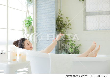 Female beauty Young woman taking a bath Female beauty Young woman taking a bath 102501372