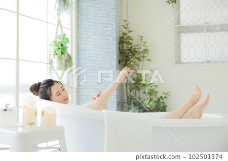 Female beauty Young woman taking a bath Female beauty Young woman taking a bath 102501374