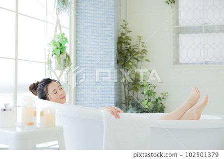 Female beauty Young woman taking a bath Female beauty Young woman taking a bath 102501379