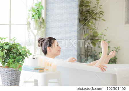 Female beauty Young woman taking a bath Female beauty Young woman taking a bath 102501402