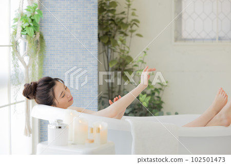 Female beauty Young woman taking a bath 102501473
