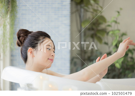 Female beauty Young woman taking a bath Female beauty Young woman taking a bath 102501479