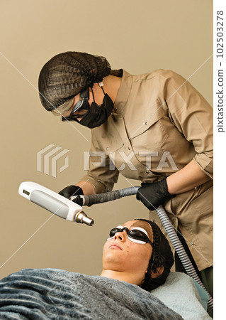 Carbon face peeling. Carbon face peeling. 102503278
