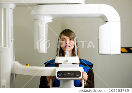 Female patient having computer tomography of jaw Female patient having computer tomography of jaw 102503789
