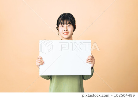 girl showing a message board 102504499