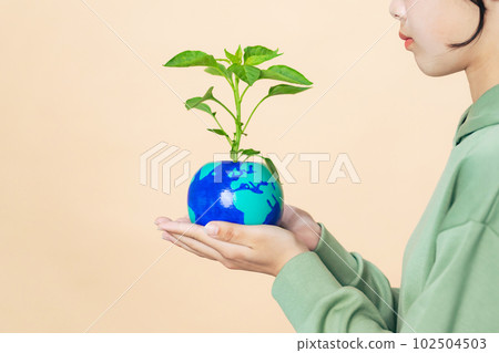 Girl holding a flowerpot with the earth drawn Environmental protection image Girl holding a flowerpot with the earth drawn Environmental protection image 102504503
