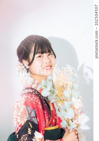 Girl in kimono Graduation ceremony Half coming-of-age ceremony Girl in kimono Graduation ceremony Half coming-of-age ceremony 102504507