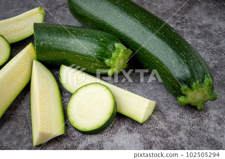 Fresh sliced zucchini on a black background 102505294