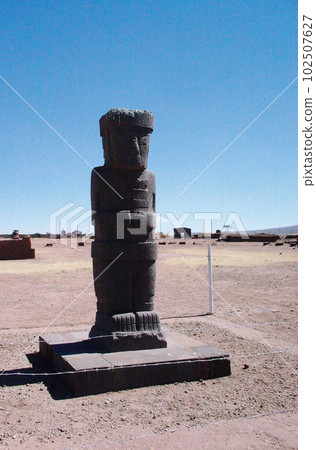 Bolivia Tiwanaku ruins stone statue Bolivia Tiwanaku ruins stone statue 102507627