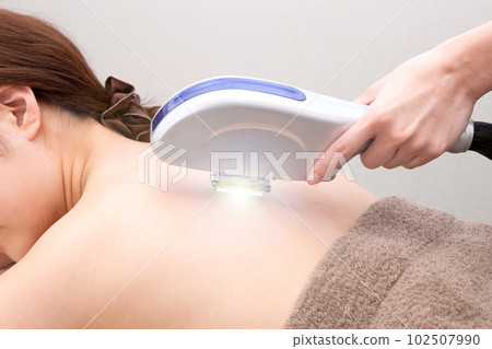 Esthetic/back hair removal/massage Esthetic/back hair removal/massage 102507990