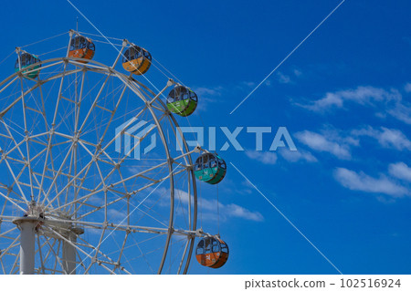 blue sky and ferris wheel 102516924