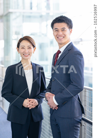 商務男人和女人的肖像 102516997