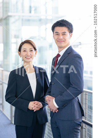 商務男人和女人的肖像 102517000