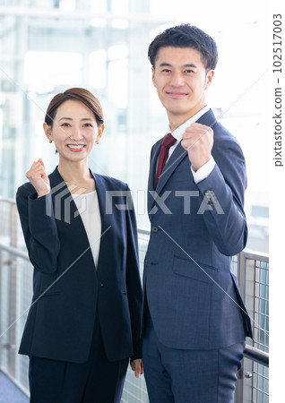 Business man and woman Guts pose Business man and woman Guts pose 102517003