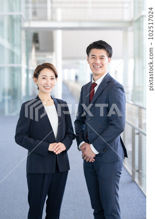 Business men and women portrait Business men and women portrait 102517024