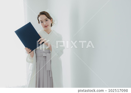 Hakama graduation ceremony white Hakama graduation ceremony white 102517098