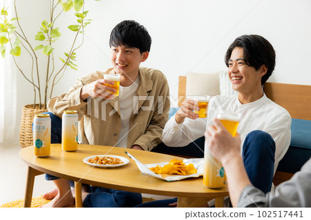 在家喝酒的人 在家喝酒的人 102517441