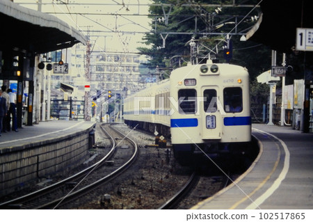 2400 type + 5200 type express Hakone Yumoto / Enoshima line passing through Gotokuji station in the above-ground / double track era, July 4, 1981 2400 type + 5200 type express Hakone Yumoto / Enoshima line passing through Gotokuji station in the above-ground / double track era, July 4, 1981 102517865