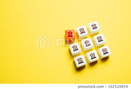 The bank bankruptcy is a threat to the state financial system. Chain reaction that will lead to a global crisis. Default, sanctions. Severity of situation and need for action to prevent further damage 102520054