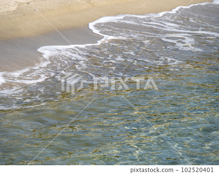 Waves on the sandy beach. 102520401