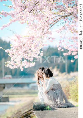 Two beautiful women and cherry blossoms 102523871