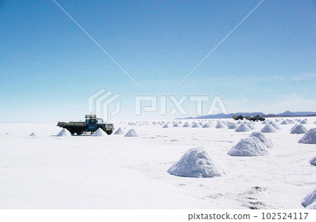 Bolivia Salar de Uyuni salt lake Bolivia Salar de Uyuni salt lake 102524117