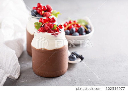 Chocolate pudding with cream and fresh berries 102536977