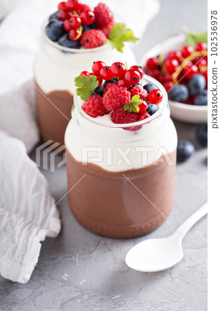 Chocolate pudding with cream and fresh berries Chocolate pudding with cream and fresh berries 102536978
