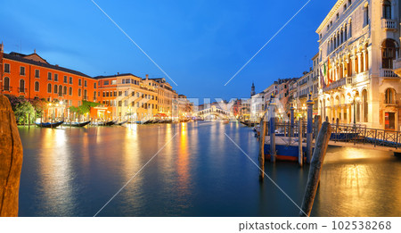 Amazing night cityscape of Venice with famous Canal Grande and Rialto Bridge 102538268