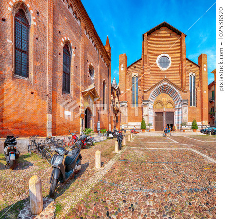Gorgeous View of Basilica di Santa Anastasia catholic church of Dominican Order in Piazza Santa Anastasia square in Verona. Gorgeous View of Basilica di Santa Anastasia catholic church of Dominican Order in Piazza Santa Anastasia square in Verona. 102538320