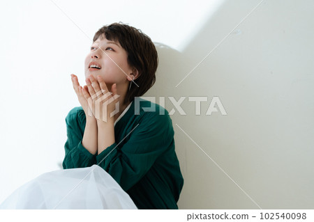 Young woman imagining the future Young woman imagining the future 102540098