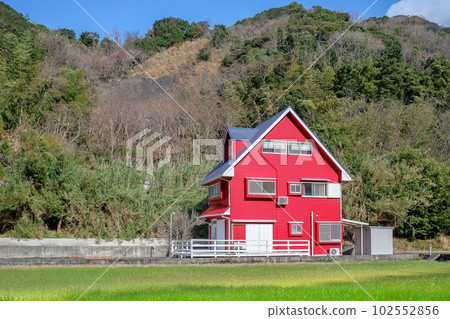 像繪本里一樣的紅房子 102552856