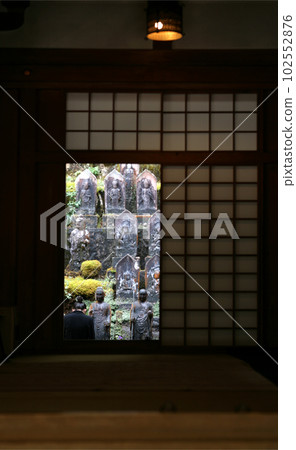 Mizukake Fudo and female worshipers Mizukake Fudo and female worshipers 102552876