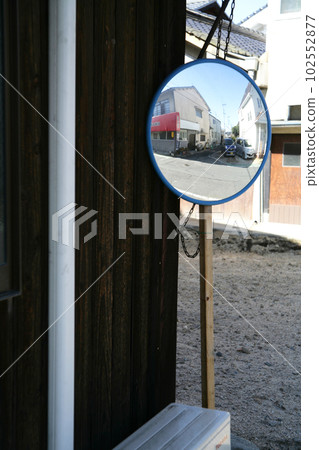 curved mirror in the back alley 102552877
