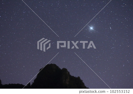 閃耀在女孩身上的星星 閃耀在女孩身上的星星 102553152