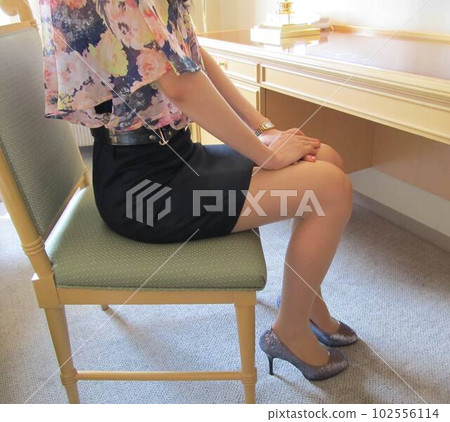 在酒店放鬆的美腿絲襪模特vol.11 102556114