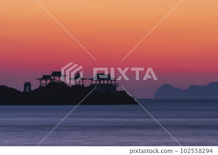 Sunrise at Kinosaki Ryugu Castle Sunrise at Kinosaki Ryugu Castle 102558294