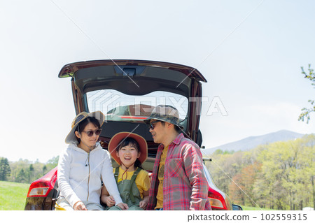 與父母和孩子一起汽車露營 與父母和孩子一起汽車露營 102559315