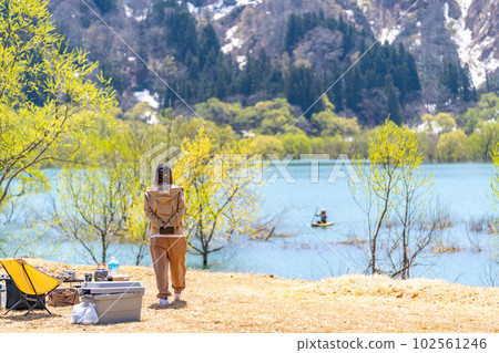 白川湖的淹沒森林獨木舟景觀 102561246