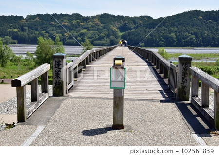 Shimada City: North entrance of the Horai Bridge over the Oi River 102561839