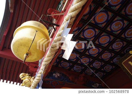 Close-up of the worship hall bell of Musashi Mitake Shrine on Mt. Mitake in Ome City Close-up of the worship hall bell of Musashi Mitake Shrine on Mt. Mitake in Ome City 102568978
