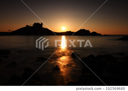 Light path 102569680