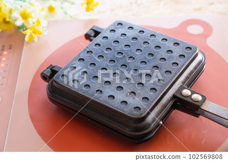 well-used hot sand plate well-used hot sand plate 102569808