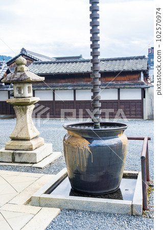 Rainwater jars found in shrines and temples 102570974