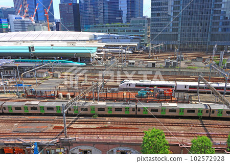東京東京站進出站的電車風景 102572928